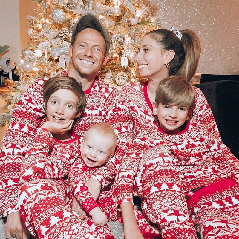 Pijamas de Natal a Combinar para Toda a Familia - Pai, Mãe e Crianças