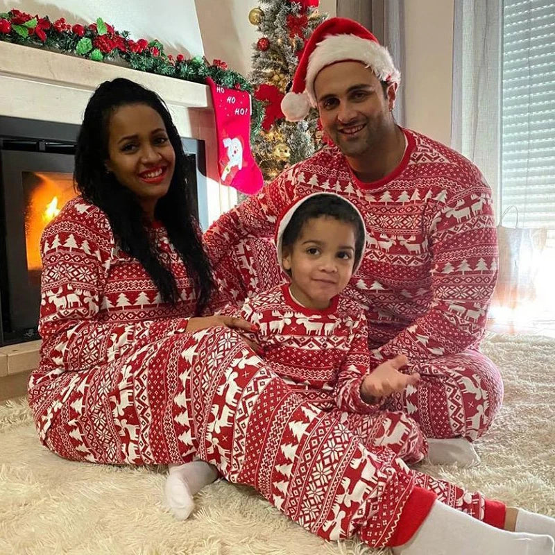 Pijamas de Natal a Combinar para Toda a Familia - Pai, Mãe e Crianças
