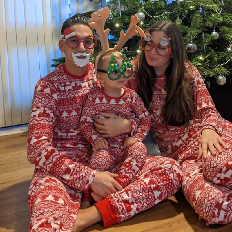 Pijamas de Natal a Combinar para Toda a Familia - Pai, Mãe e Crianças